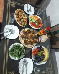 عصرانه توپک مرغ و تارت میرزاقاسمی