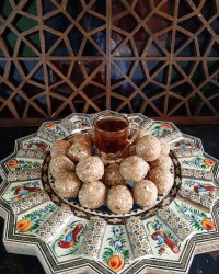 توپک خرما و بادام زمینی (کنجدی)
