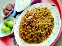 کشمش پلوبامرغ ریش ریش