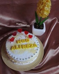 کیک اسفنجی با تزیین ابروبادی ?