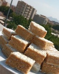 ویفر توت فرنگی