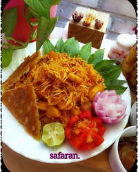 ماکارونی باگوشت وسیب زمینی