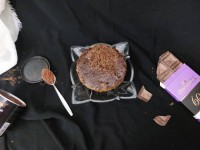 کیک اسفنجی بدون فر و همزن