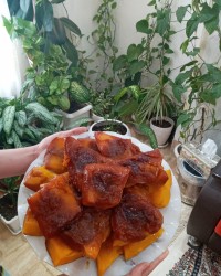 کدو پخته کدو حلوایی امسال با شیره انگور پختم زیرش قشنگ ته دیگ گرفته