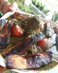 هلی چو خورشت محبوب گیلانی خوشمزه بودنش به اینه