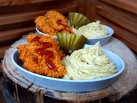 پوره سیب زمینی و فیله مرغ سوخاری