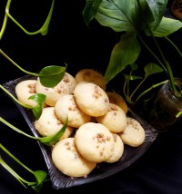 کلوچه کشمشی و گردویی