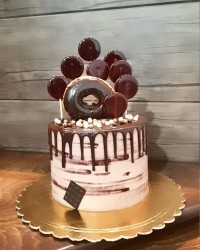 کیک شکلاتی سفارش یکی از عزیزان