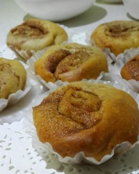 نان رول دارچینی بدون فر