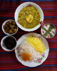 باقالا قاتق باکته،سیرترشی و زیتون