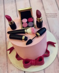 کیک لوازم آرایش