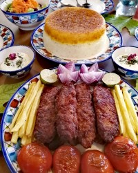 کتلت و برنج با ته دیگ تهچینی