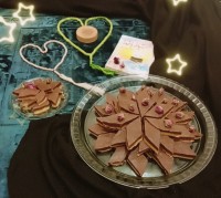 قرارگروهی دوستانه اشپز ی به وقت عشق ،حلوا دورنگ لوزی