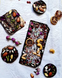 شکلات تخته ای آجیلی