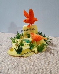 پرنده با هویج