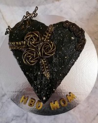 کیک خیس شکلاتی با رویه گاناش و تزئین گاناش فرم گرفته