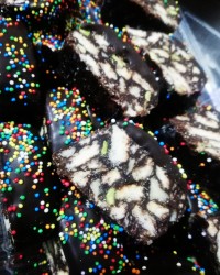 شکلات بیسکویتی