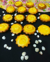 کاپ کیک زعفرانی با کرم وانیلی