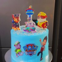 کیک خامه ای با تمِ سگهای نگهبان