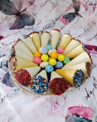 شیرینی قیفی