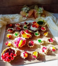 تارت میوه لطفاً کپشن خوانده شود