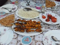 سفره ناهار کناردریا