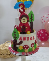 کیک شنل قرمزی