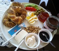 صبحانه روز عید نان سیمیت داغ