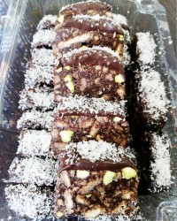 شکلات بیسکویتی