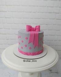 کیک دخترانه ساده و شیک