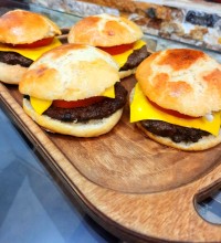 ساندویچ همبر گر با نون ساندویچی خانگی