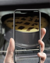 کیک قلبی دورنگ درحال پخت