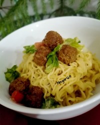 نودل با کوفته ریزه