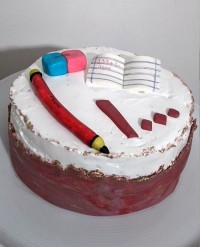 کیک اسفنجی با تزیینات فوندانت