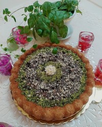 کیک هویج و گردو با سس کارامل