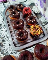 دونات شکلاتی بدون شیروتخم مرغ