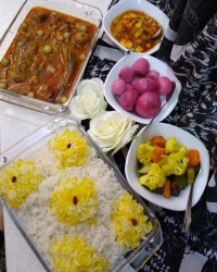 قیمه بادمجان همراه ترشی های خوشمزه❤