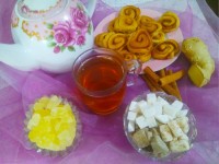 دمنوش دارچین و زنجبیل با نان دارچینی