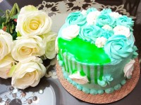 کیک اسفنجی با فیلینگ خامه ،موز و گردو