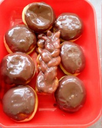 دونات با سس شکلات