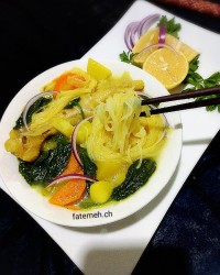 سوپ پای مرغ و رشته