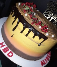 کیک اسفنجی ۸ تخم مرغی وزن ۲۵۰۰ گرم