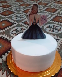 کیک خامه ای دخترونه