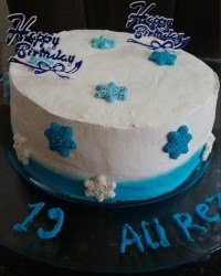 کیک تولد با فیلینگ موز وگردو شکلات