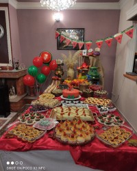 میز یلدامون و کیک خوشگلم