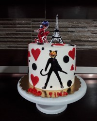 کیک سفارشی دختر کفشدوزکی