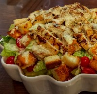 سالاد سزار با مرغ گریل