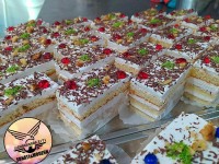 تیتابی با مغزی کرمفیل باتزئین گردو وشکلات هم استقلالی هم پرسپولیسی