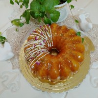 کیک هل و گلاب با سس زعفرانی