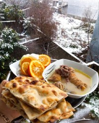 کله پاچه خونگی همراه با نارنج تازه و نون سنگک یه